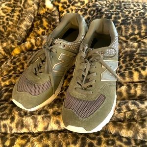 Size 7.5 new balance sneakers